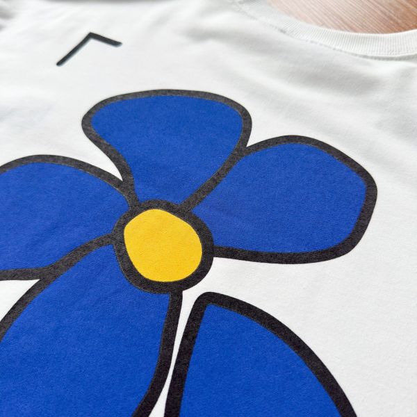 【現貨】刺繡對焦框花朵印花Tee 