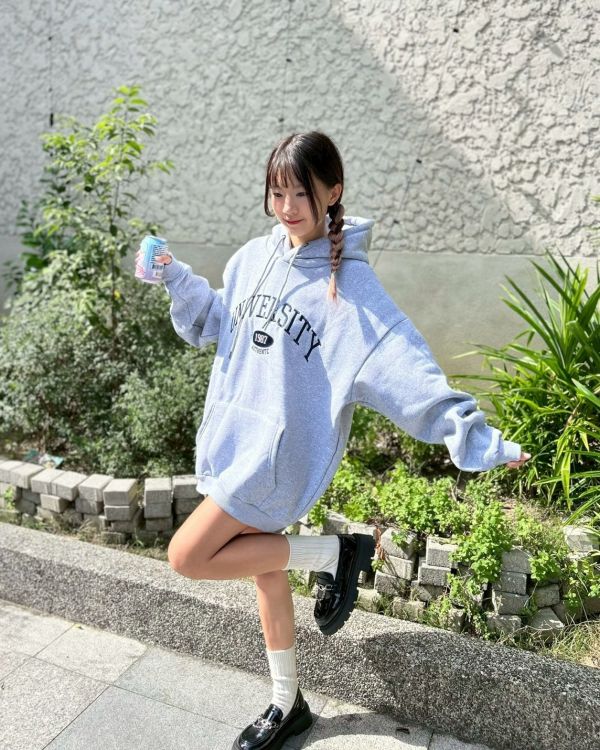 【現貨】UNIVERSITY圓標刺繡刷毛帽Tee 