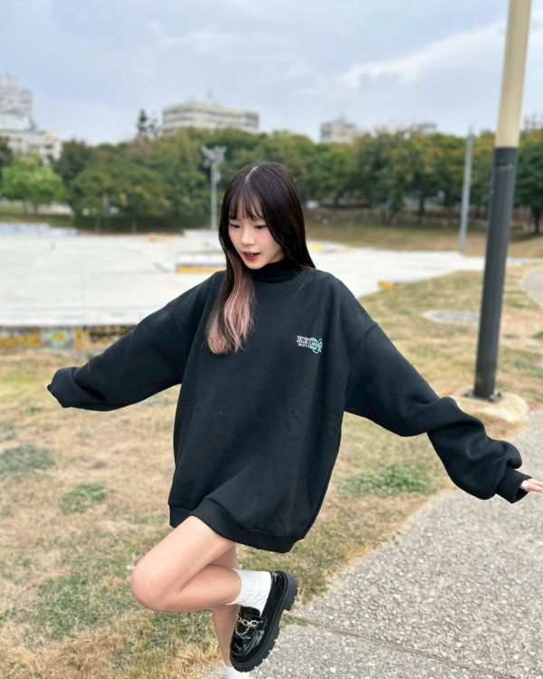 【現貨】HEYDAY發泡花朵刷毛大學Tee 