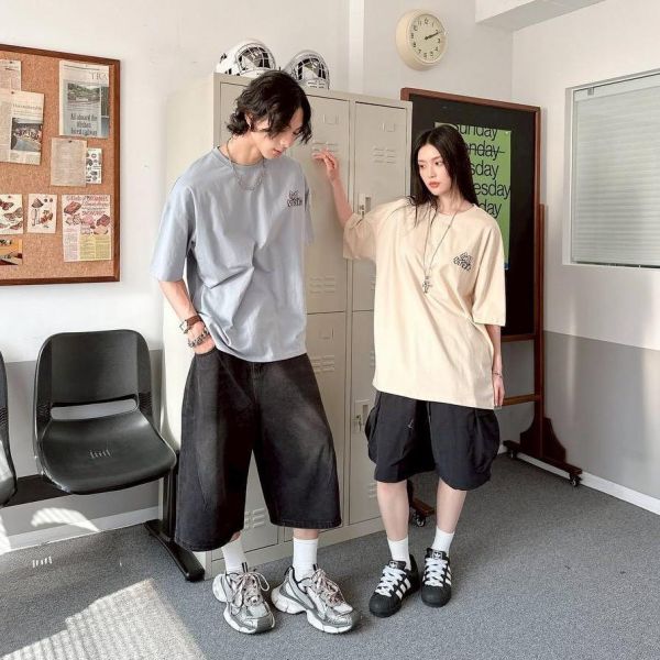 【現貨】貓咪伸展塗鴉感印花短Tee 