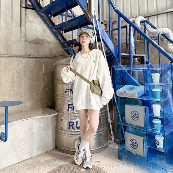 【預購】愛心笑臉刺繡刷毛大學Tee 