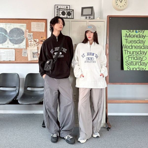 ATHLETICS刺繡立領半拉鍊衛衣 