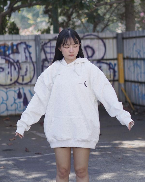 現貨【牛奶暖絨】月相日記牛奶絨帽Tee 