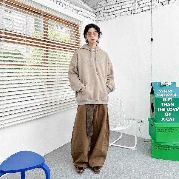 哥德字發泡環繞刷毛帽Tee 