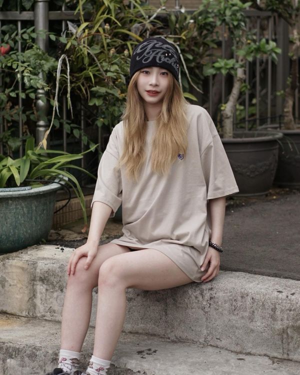 【現貨】撞色小愛心刺繡短Tee 