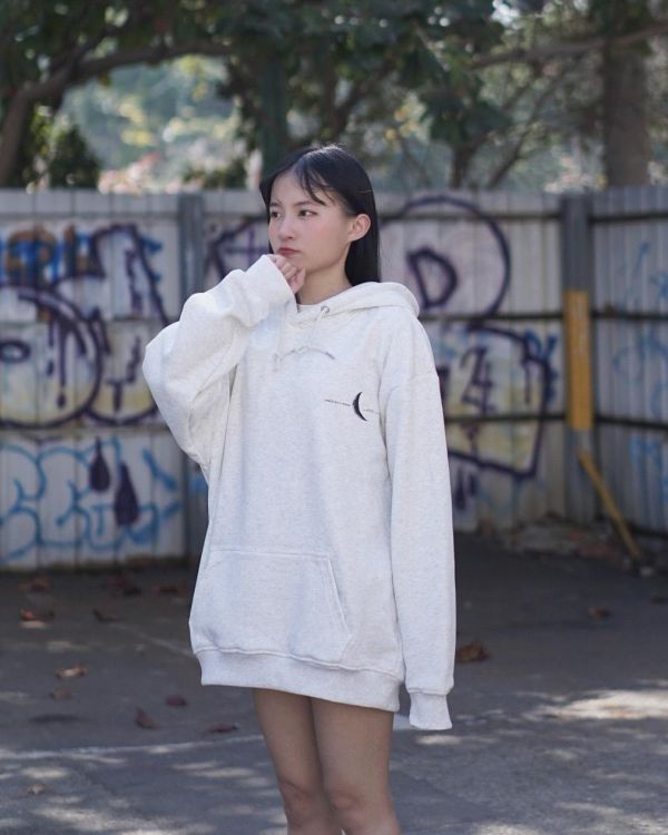 現貨【牛奶暖絨】月相日記牛奶絨帽Tee 