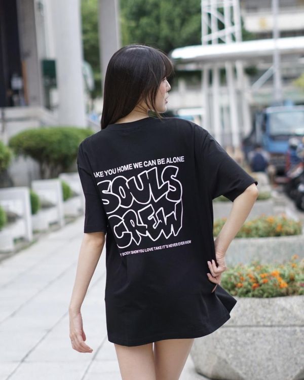 【現貨】簍空字母短Tee 