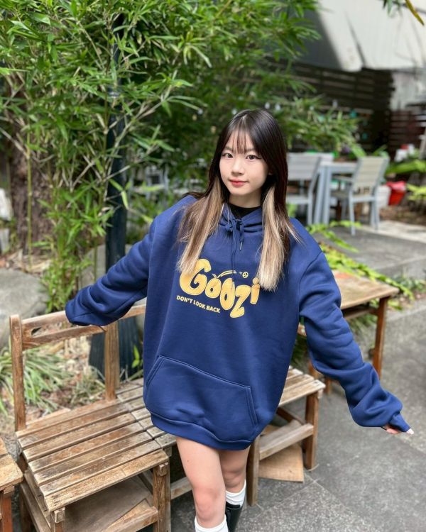 【現貨】軟萌GOOZI英字刷毛帽Tee 