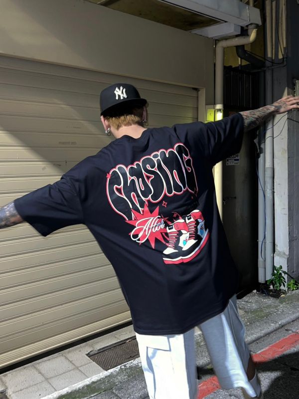 【現貨】背後超炫球鞋Tee 