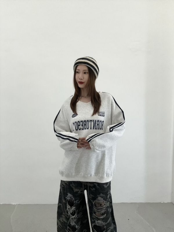 【預購】美式V領英字滾邊大學Tee 