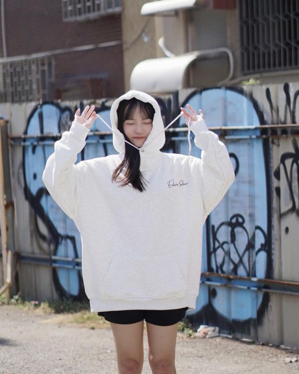 現貨【牛奶暖絨】草寫英字牛奶絨帽Tee 