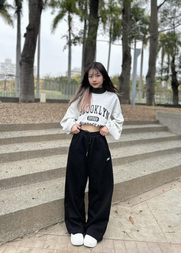 現貨+預購【休閒穿搭必備】刺繡小標闊腿棉褲 