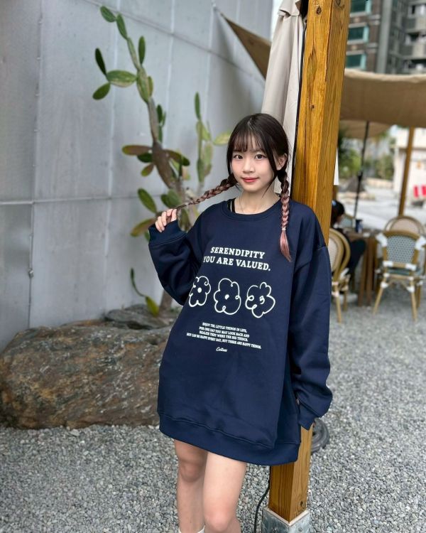 現貨【牛奶暖絨】SERENDIPITY花朵牛奶絨大學Tee 