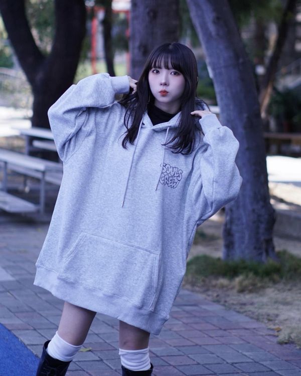 現貨【牛奶暖絨】簍空字母牛奶絨帽Tee 