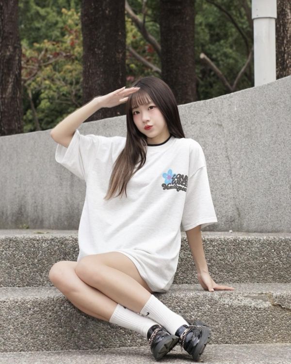 【現貨】發泡文字花朵短Tee 