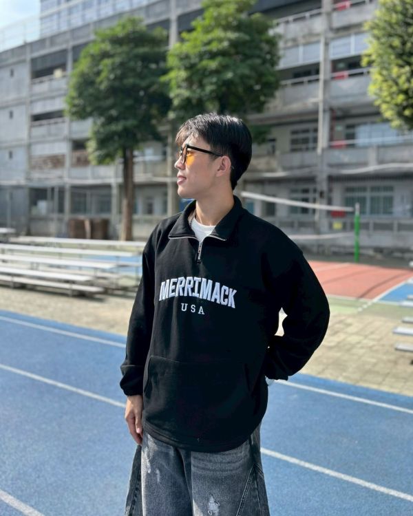 【現貨】MERRIMACK半高領拉鏈刺繡刷毛大學Tee 