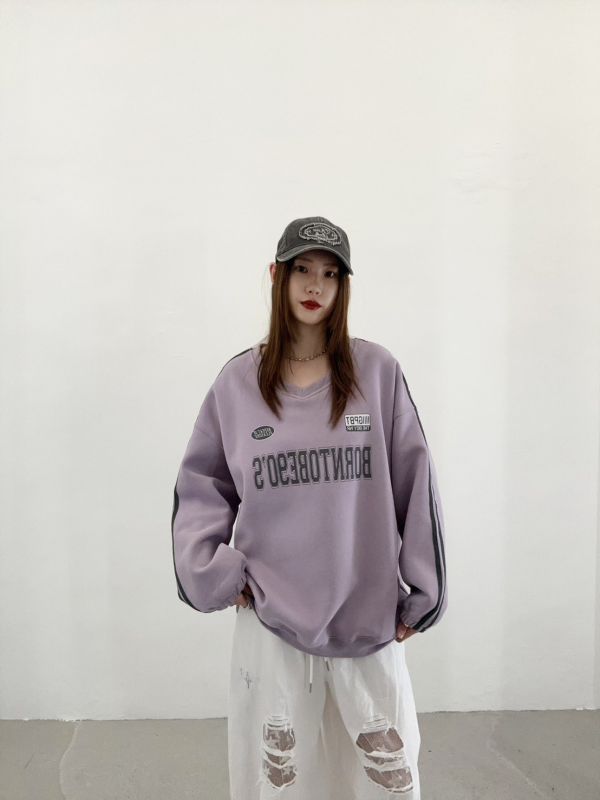 【預購】美式V領英字滾邊大學Tee 