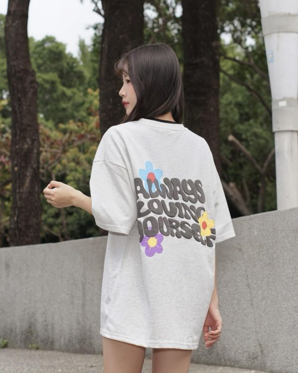 【現貨】發泡文字花朵短Tee 