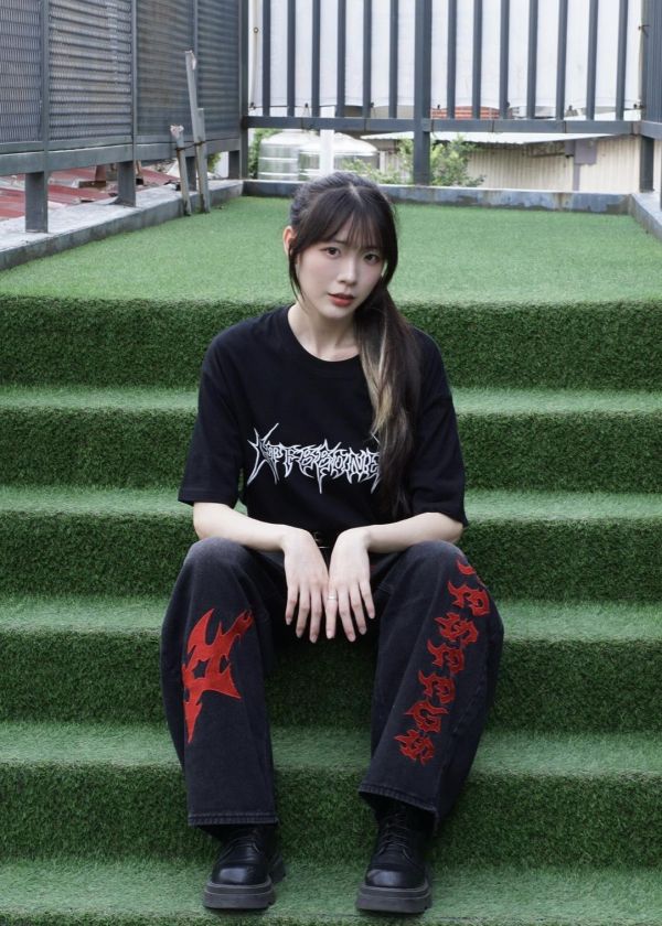 【現貨】赤焰刺繡圖騰牛仔褲 