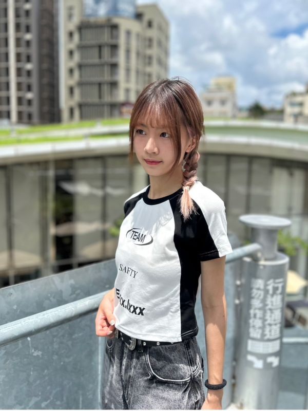 【現貨】TEAM美式撞色英字短版上衣 