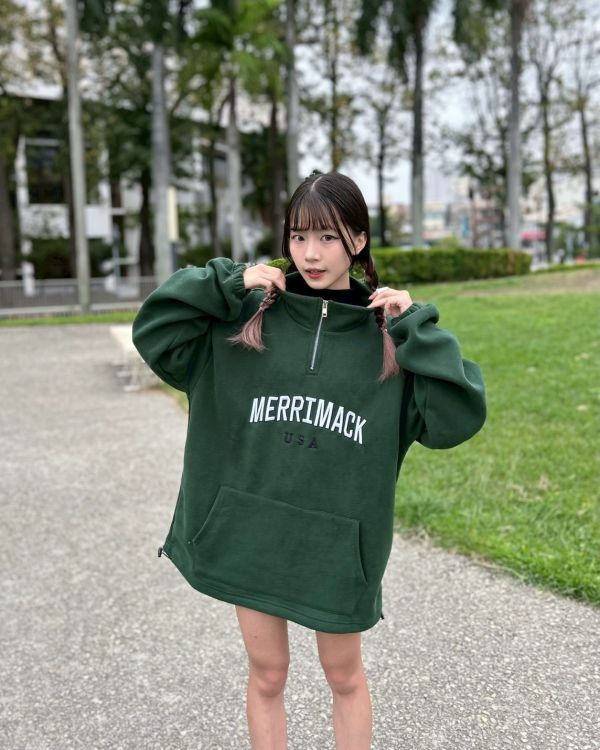 【現貨】MERRIMACK半高領拉鏈刺繡刷毛大學Tee 