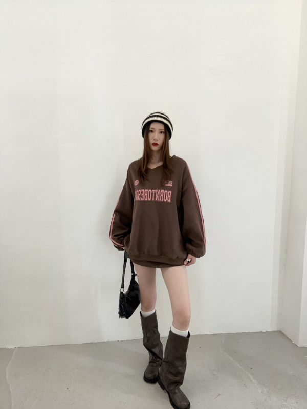 【預購】美式V領英字滾邊大學Tee 