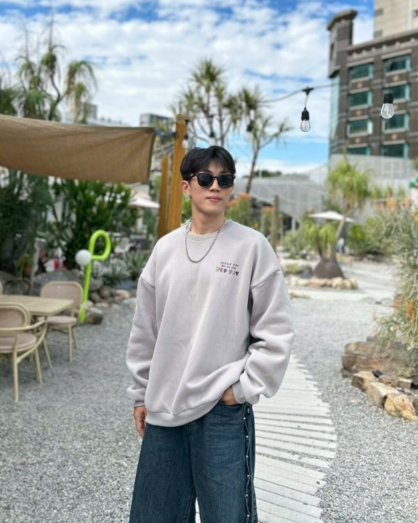 【現貨】CROSS DREAMS愛心排列刷毛大學Tee 