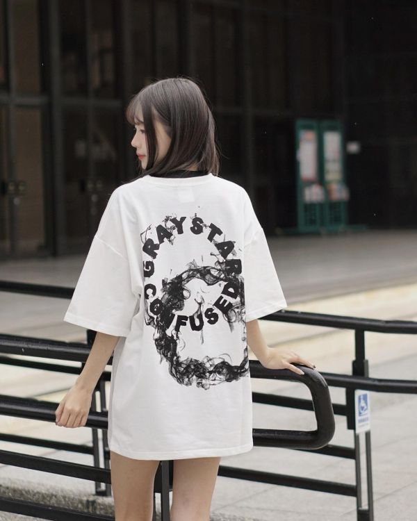 現貨【街頭最強背影殺手】環形煙霧字母短Tee 