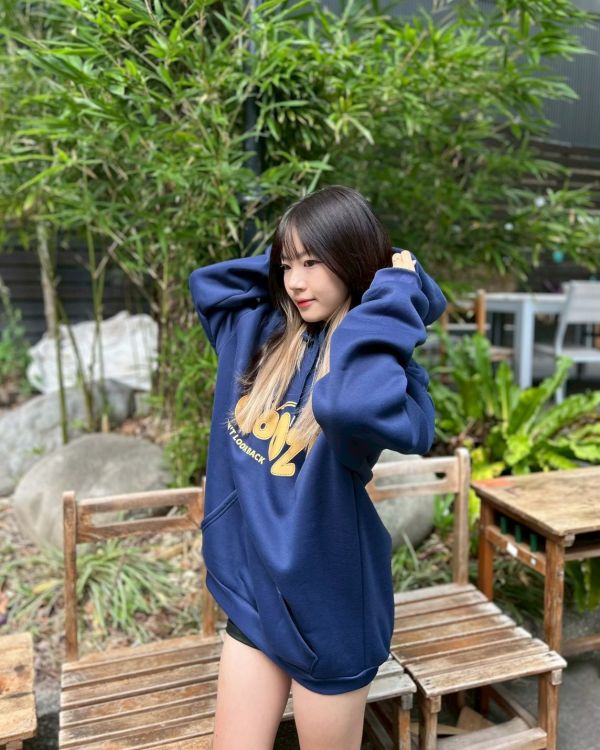 【現貨】軟萌GOOZI英字刷毛帽Tee 