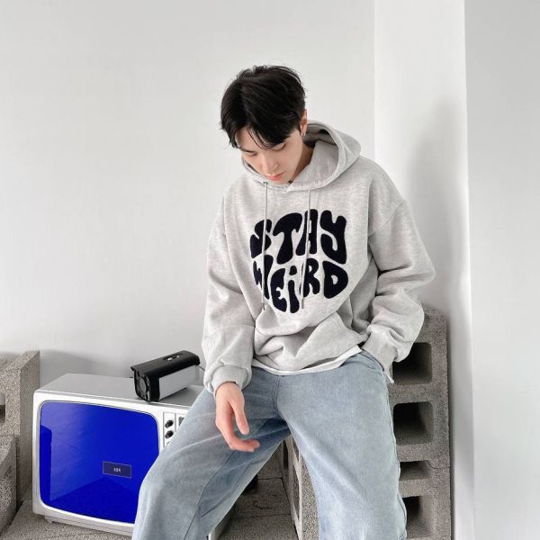 【現貨】毛巾繡STAY WEIRD刷毛帽Tee 