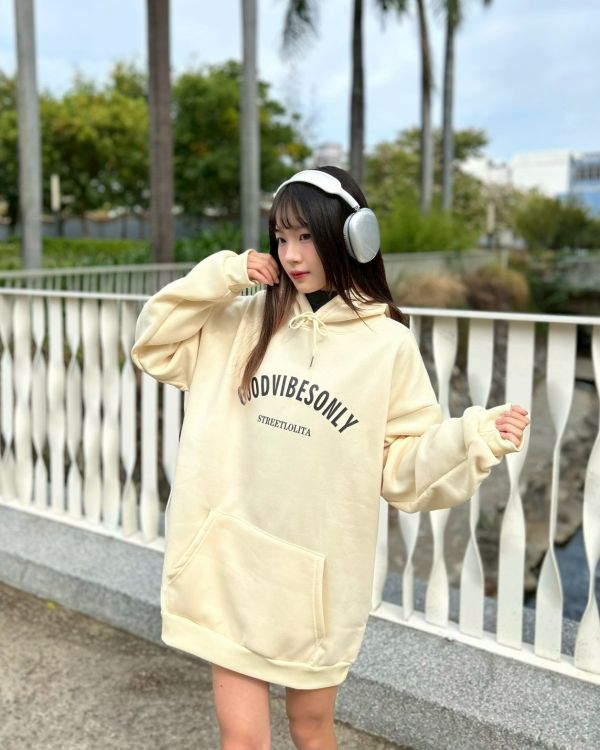 【現貨】GOODVIBESONLY英字刷毛帽Tee 