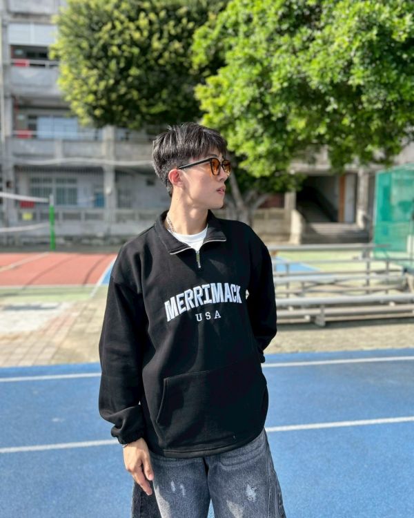 【現貨】MERRIMACK半高領拉鏈刺繡刷毛大學Tee 