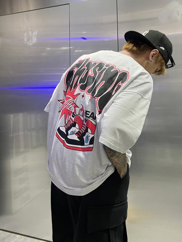 【現貨】背後超炫球鞋Tee 