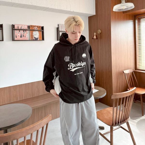 【現貨】 Brooklyn連帽拼接印花風衣 