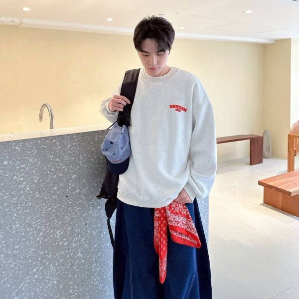 【現貨】UNIFORM男孩背影刷毛大學Tee 