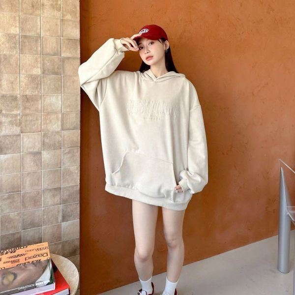 刺繡哥德字麂皮帽Tee 