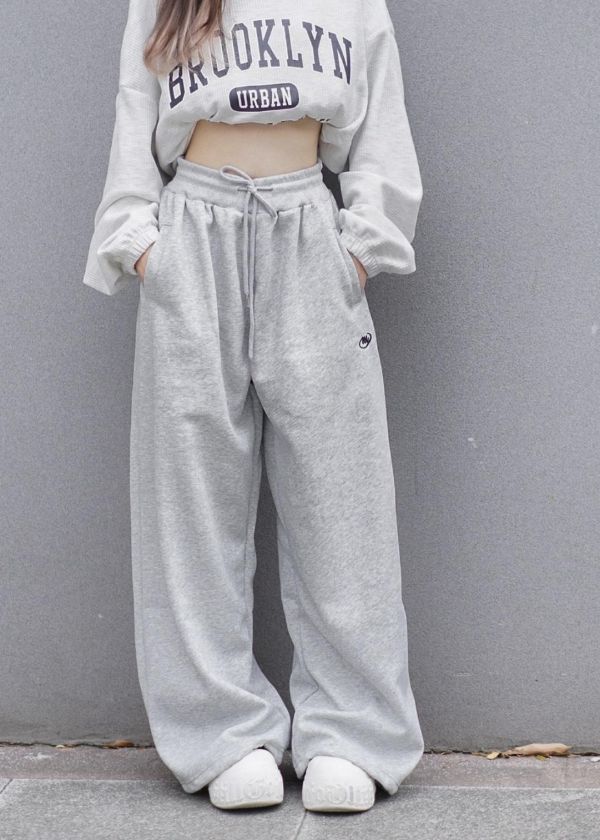 現貨+預購【休閒穿搭必備】刺繡小標闊腿棉褲 