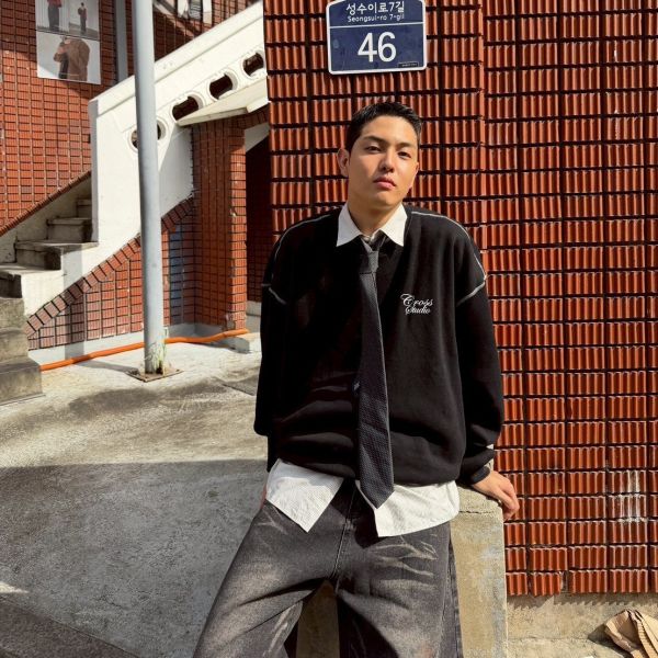 【現貨+預購】反車線草寫刷毛大學Tee 