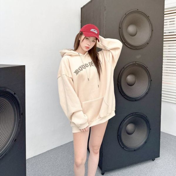 哥德字發泡環繞刷毛帽Tee 