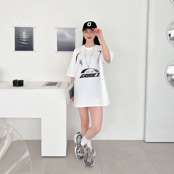 【預購】賽車風徽章印花Tee 