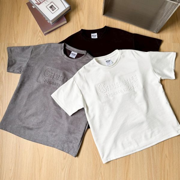 哥德字剛印麂皮短Tee 