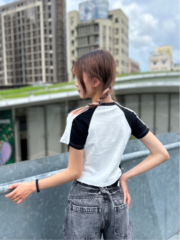 【現貨】TEAM美式撞色英字短版上衣 