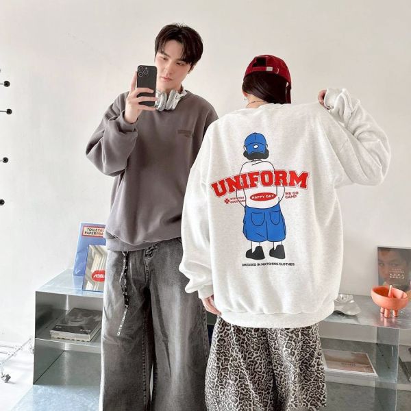 【現貨】UNIFORM男孩背影刷毛大學Tee 