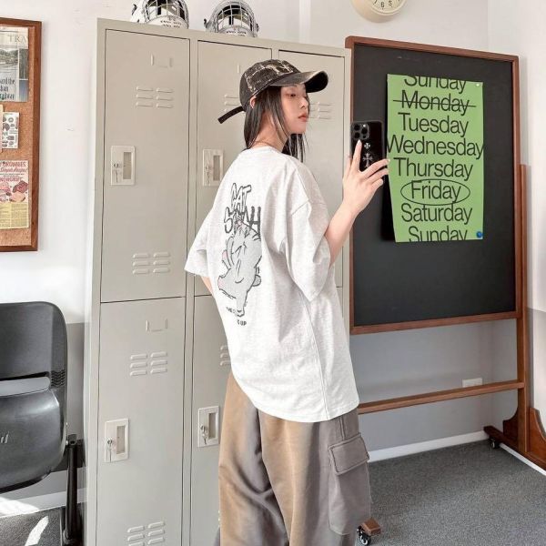 【現貨】貓咪伸展塗鴉感印花短Tee 