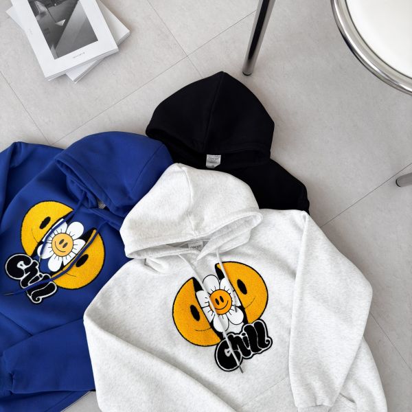 Chill毛巾繡笑臉花朵刷毛帽Tee 