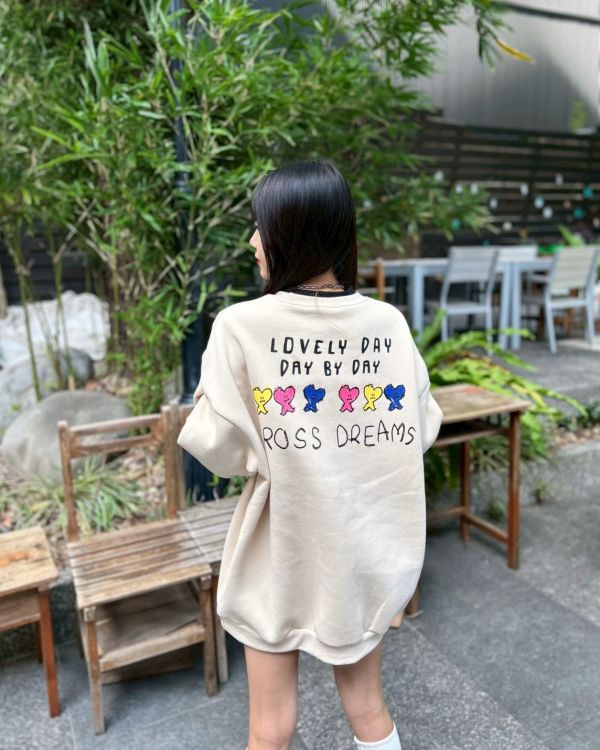 【現貨】CROSS DREAMS愛心排列刷毛大學Tee 