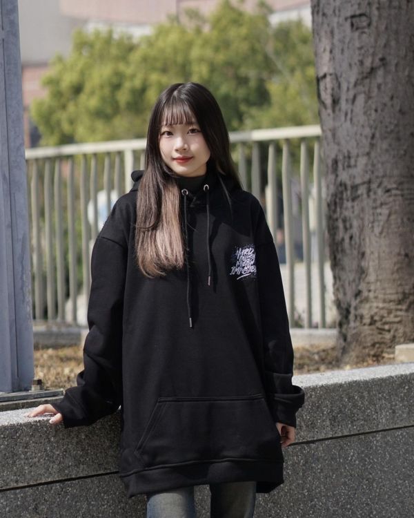 現貨【牛奶暖絨】藝術英字塗鴉牛奶絨帽Tee 