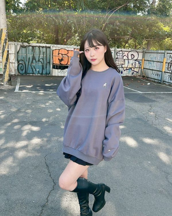 【現貨+預購】刺繡滑板小人大學Tee 