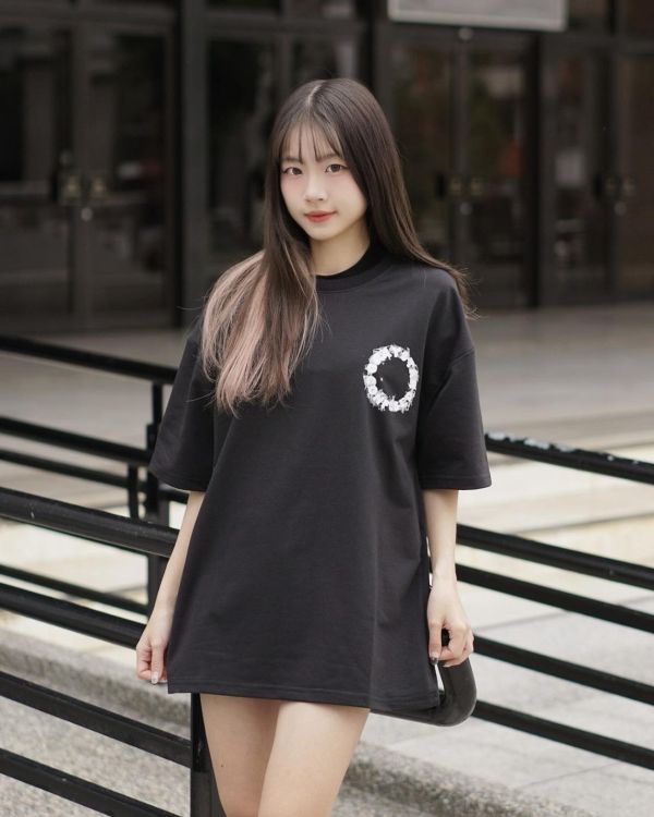 現貨【街頭最強背影殺手】環形煙霧字母短Tee 