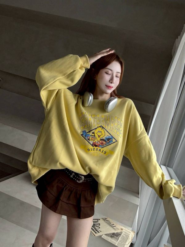 卡通印花刷絨大學Tee 